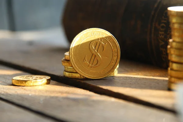 Geld Financieel Geld Storting Concept Gouden Munten — Stockfoto