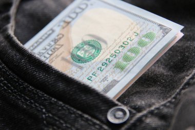 dolar bir kot pantolon cebinde taşımak.