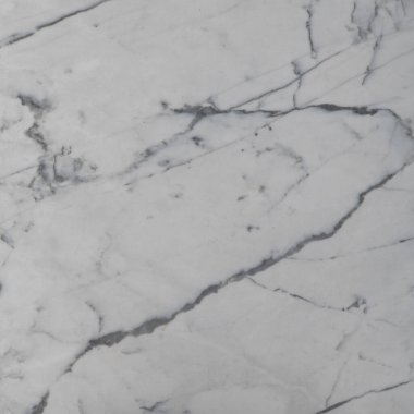 Bu görüntü, doğal kahverengi damarları ve karmaşık desenleri olan bir mermer yüzeyin detaylı bir yakın çekimini içeriyor. Yüksek çözünürlüklü doku tasarım projeleri, arka planlar ve sanatsal kompozisyonlar için idealdir..