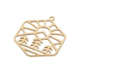 Geometrik Doğa Sahnesi Metal Kesimi: Güneş, Dağlar ve Ağaçlarla Altın Renkli Kolye Büyüsü - Mücevher ve El Sanatları İçin Minimalist Peyzaj Tasarımı