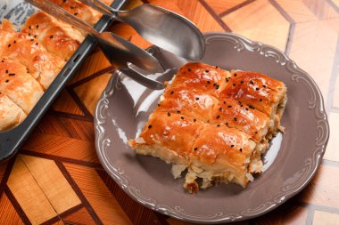 Fırında Fırın İçinde Taze Türk Borek Peynir Doldurucu, Geleneksel Türk ve Akdeniz Gıda Sunumları İçin İdeal