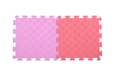 Pembe ve Kırmızı İçiçe geçmiş köpük egzersizi Mat Köşesi: Bağlı Döşeme Döşemeleri Dokulu Kalıplarla Kapalı Güvenlik Ayrıntısı