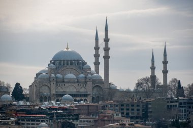 İstanbul 'da Yüksek Minareli Majestic Süleyman Camii: İkonik Tarihi Tarihi Eserler ve Kültür Mirası Gösterisi