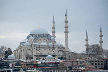 İstanbul 'da Yüksek Minareli Majestic Süleyman Camii: İkonik Tarihi Tarihi Eserler ve Kültür Mirası Gösterisi