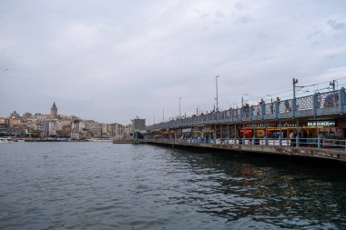 03.13.2025, İstanbul Scenic Waterfront View with Galata Bridge with Eminn District and Historic Skyline at Sunset - Golden Horn Peyzaj with Cami and Restorant.