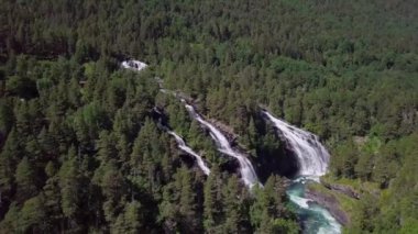 Norveç, Avrupa 'daki Vermafossen Şelaleleri' nin havadan görünüşü.