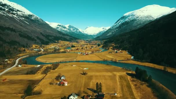 Letecký Pohled Vesničku Údolí Horami Řekou Stryn Norsko Video — Stock video