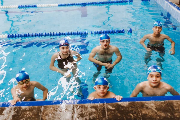 Hispanic Teenagers Team Swimmers Wearing Cap Goggles Swimming Training Pool — 图库照片