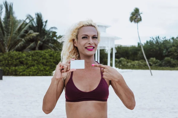 화장을 트랜스젠더 멕시코 해변에 복제품 카드를 — 스톡 사진