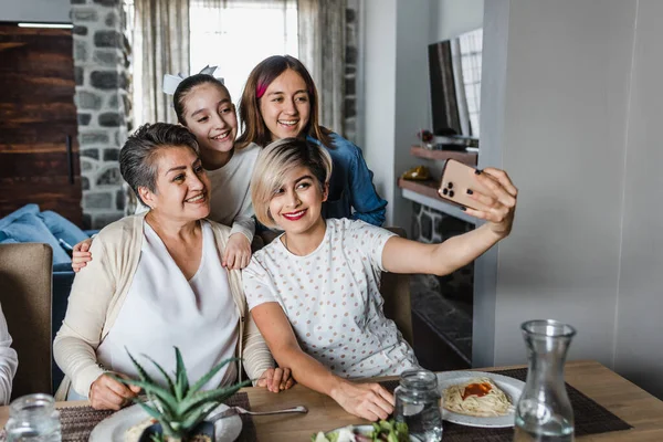 Latin Multi Generation Women Family Posing Photo Selfie Dinner Time — Φωτογραφία Αρχείου