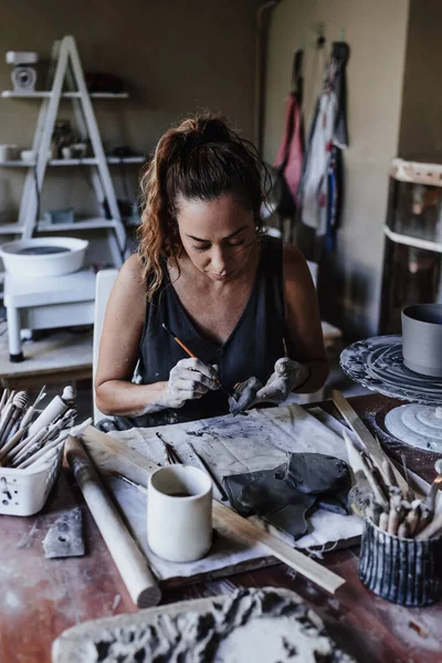 Latin Young Woman Working Clay Pot Workshop Ceramic Business Entrepreneurship — Stock Photo, Image