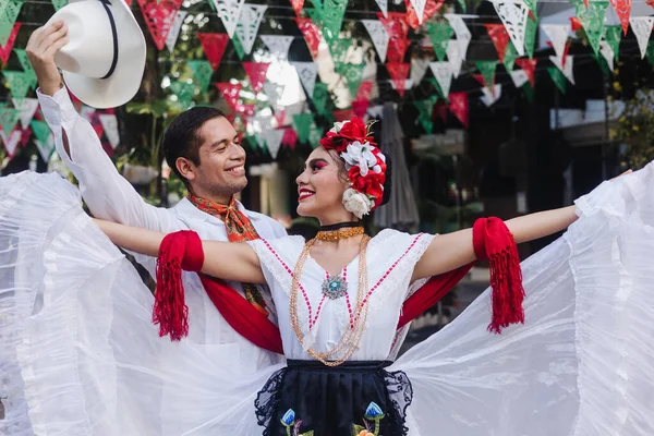 Femme Latine Tenue Traditionnelle Mexicaine Danse Lors D un D fil
