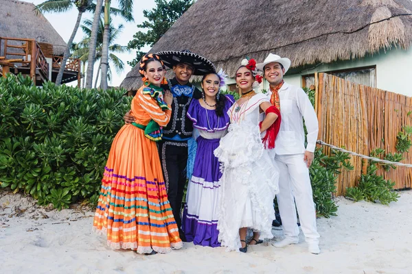 Група Мексиканських Танцюристів Традиційному Народному Костюмі Дитячий Портрет Мексиканської Латинської — стокове фото
