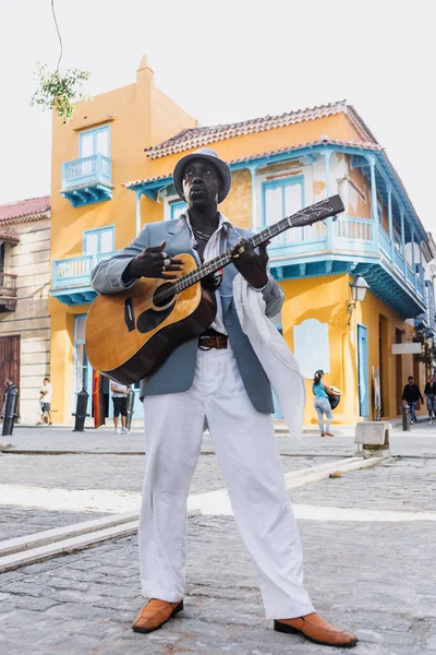 Músico Black Man Tocando Guitarra Calle Habana América Latina Afroamericanos —  Fotos de Stock