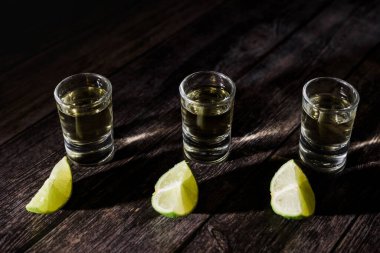 Meksika 'da Limonlu ve Tuzlu Meksika tekilası Latin Amerika Partisi