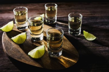 Meksika 'da limon ve tuzlu Meksika tekilası, içki ve içecek.