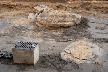 İnşaat alanı, şehirdeki yol çalışmaları.
