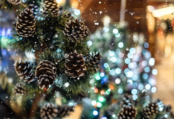 Nachts Laternen Mit Girlanden Traditionelle Weihnachtsmarktdekoration Der Stadt Neujahrsfeier Feiertage — Stockfoto