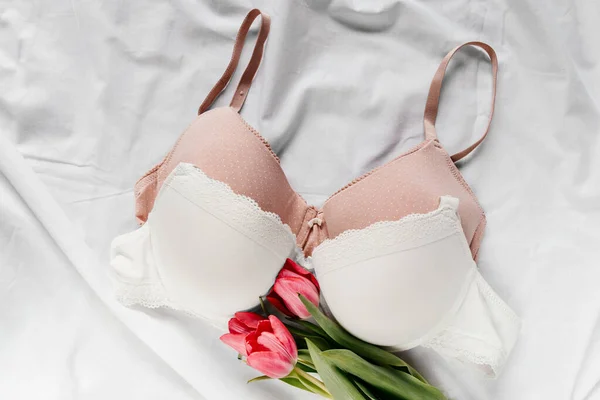 White Pink Bras Pink Tulips Bed Women Tender Lingerie Underwear — Stock Photo, Image