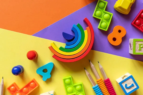 Giocattoli Bambini Legno Carta Colorata Blocchi Giocattoli Educativi Piramide Matite — Foto Stock