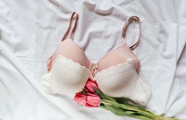 Gentle White Lace Bra Bed Tulips Women Tender Lingerie Underwear — Stock Photo, Image