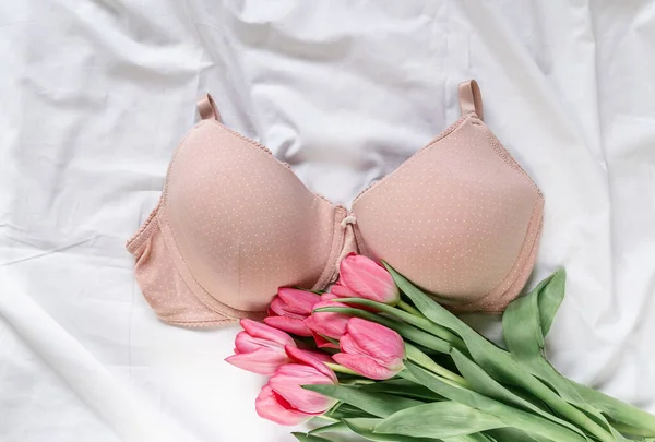 Gentle White Lace Bra Bed Tulips Women Tender Lingerie Underwear — Stock Photo, Image