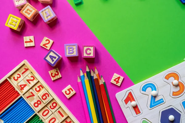 Drewniane Zabawki Dla Dzieci Kolorowym Papierze Bloki Zabawek Edukacyjnych Piramida — Zdjęcie stockowe