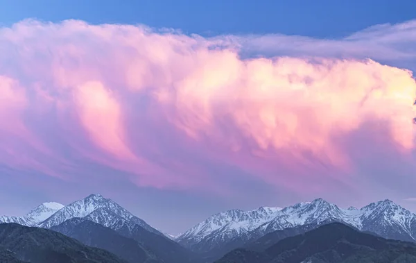 Dağların güzel manzarası