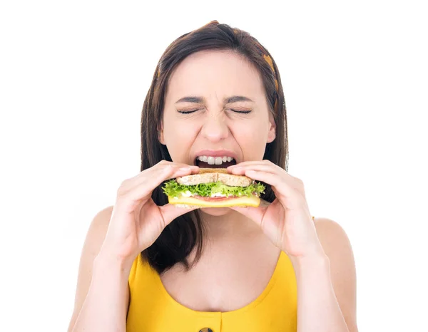 Mulher Esfomeada Comer Sanduíche Menina Estudante Segurando Fast Food Isolado — Fotografia de Stock
