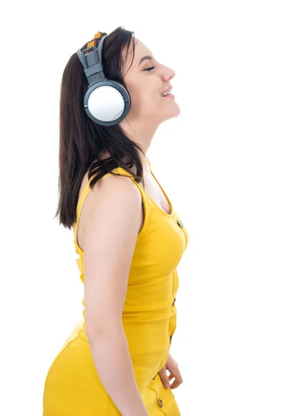 음악을 들으면서 즐기고 소녀의 측면은 배경에 고립되어 이어폰을 기뻐하는 여자의 — 스톡 사진