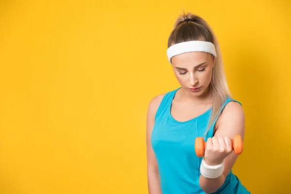Side View Fitness Young Woman Training Gym Dumbbell Isolated Yellow — Stock Photo, Image