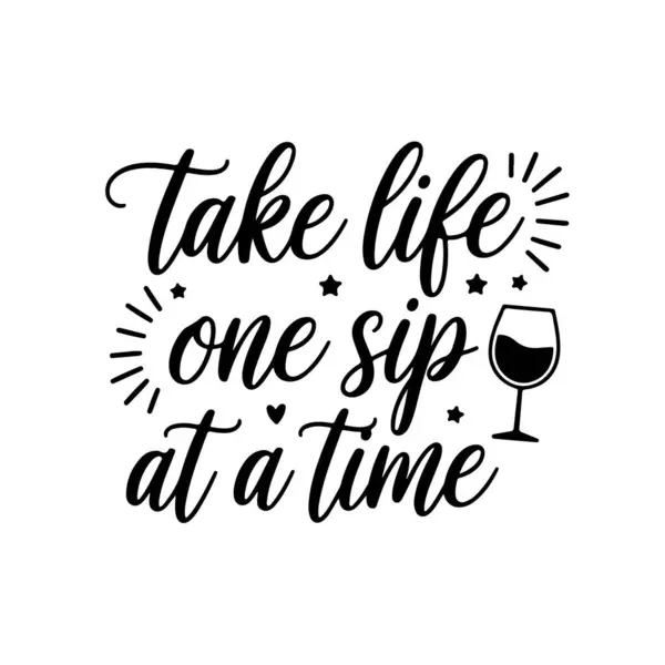 Bir seferde bir yudum al. Şarap Alıntıları Vektör Tasarımı Beyaz Arkaplanda İzole Edildi