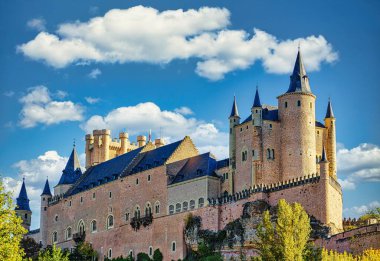 Segovia 'nın Alcazar' ı İspanya 'nın en ünlü simgesidir..