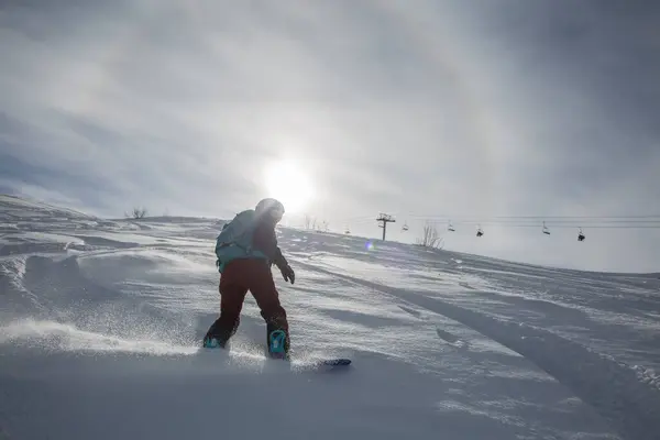 Une Fille Sur Snowboard Dans Casque Masque Avec Sac Dos — Photo