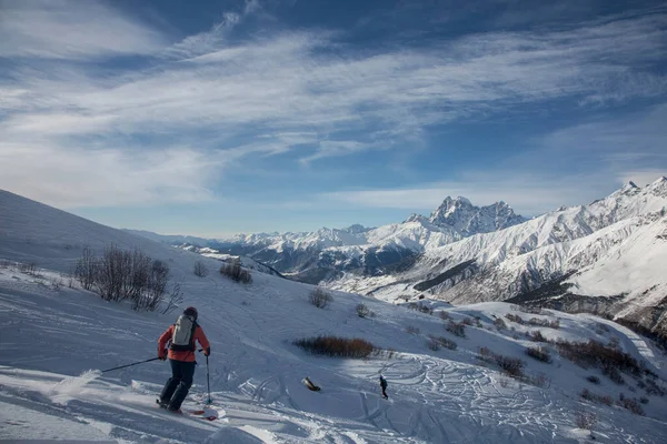 Freeride Station Ski Sur Fond Mont Ushba Recouvert Neige Glaciers — Photo