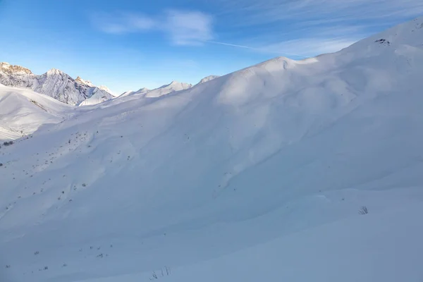 斯瓦内蒂的自由滑雪坡 Freeride Ski Slope 是格鲁吉亚斯瓦内蒂高加索地区的一个偏远山区 — 图库照片