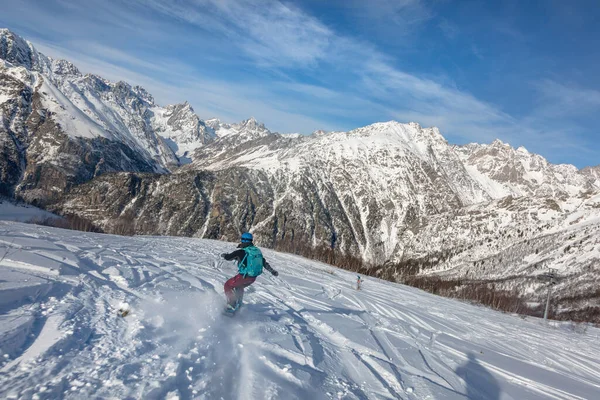 Dívka Freerides Snowboardu Letovisku Tetnuldi Mestia Svaneti Hory Hlavního Kavkazského — Stock fotografie