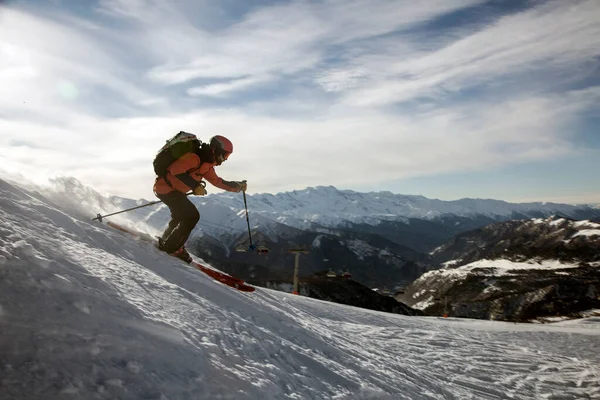 Skier Freerides Resort Retroiluminado Tetnuldi Cordilheira Grande Cáucaso Upper Svaneti — Fotografia de Stock