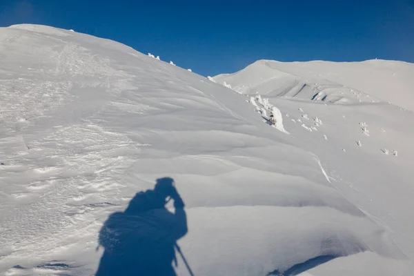 Adrenalinová Dobrodružství Krásném Zimním Venkovním Terénu Zasněženými Horami Adrenalinová Zimní — Stock fotografie