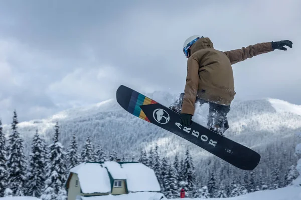 Marmaros Cárpatos Ucrânia Fevereiro 2021 Freerider Ativo Snowboard Pulando Acima — Fotografia de Stock