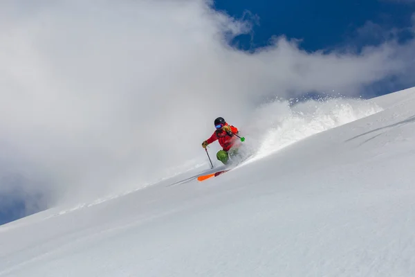 Sci Alpino Estremo Pendio Ripido Con Spruzzatura Neve Avventure Adrenaliniche — Foto Stock