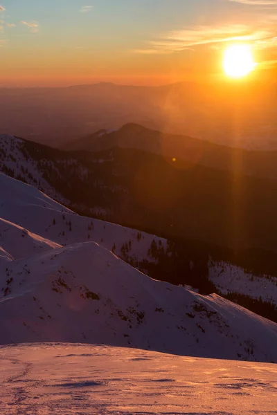 Luminoso Sole Arancione Ovest Sulle Montagne Ricreazione Nel Backcountry — Foto Stock