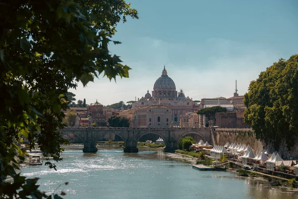 Most Rzeźbami Nad Rzeką Rzymie Widokiem Stare Miasto Watykan Włochy — Zdjęcie stockowe