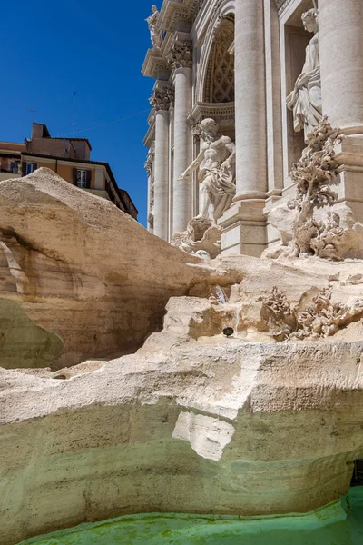 Fontanna Trevi Rzymie Błękitnym Niebem Włochy — Zdjęcie stockowe