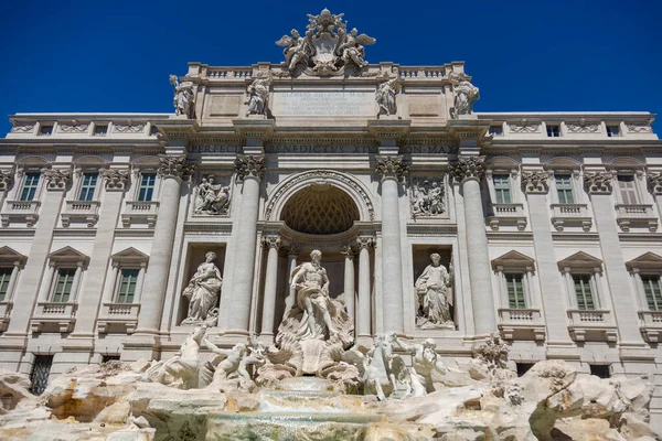 Fontána Trevi Slovem Benedictus Xiv Oblíbenou Turistickou Atrakcí Římě Itálie — Stock fotografie
