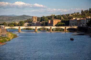 Arno Nehri İtalya 'nın Toskana bölgesinde, Floransa' da, Toskana 'da, İtalya' da bir nehirdir.