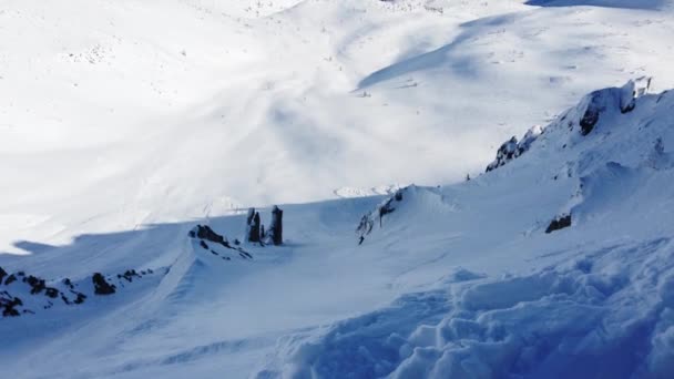 Extreme Mannelijke Free Rider Skiër Snel Naar Beneden Rijden Een — Stockvideo