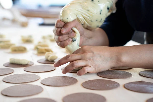 Woman Prepare Fresh Made Ravioli Pasta Factory Using Pastry Bag — Stock Photo, Image