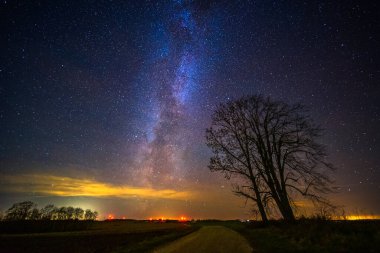 Renkli Samanyolu ile gece manzarası, Samanyolu ile manzara.