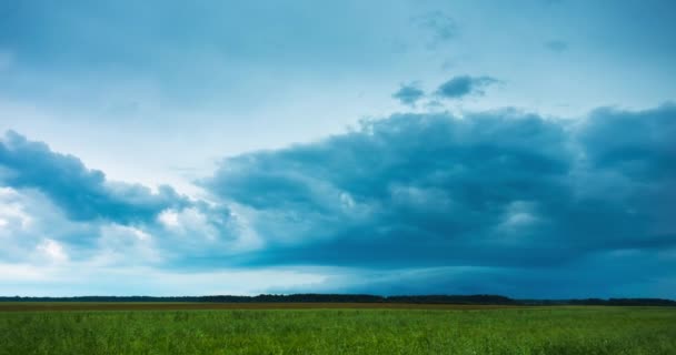 Una Poderosa Peligrosa Tormenta Supercélulas Girando Acercándose Nube Pared Una — Vídeo de stock